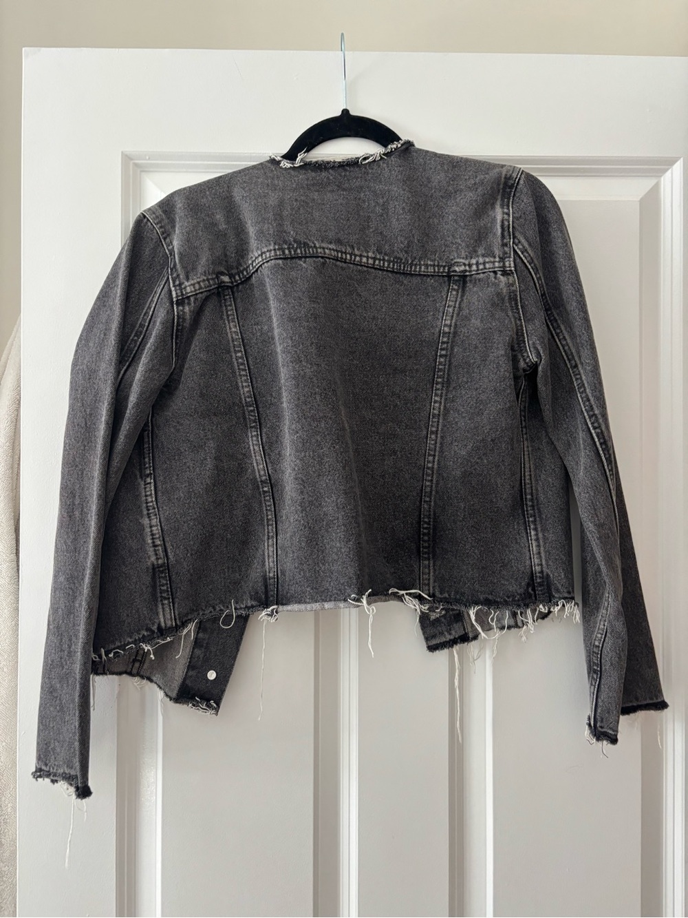 Black Levis denim jacket - Picture 2 of 3
